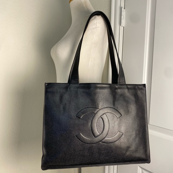 💥💥SOLD—AUTHENTIC CHANEL CC LOGO CAVIAR LEATHER TOTE BAG—SOLD🔥🔥 - Picture 11 of 15